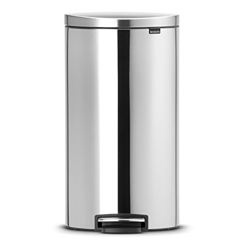 Brabantia Cubo de Basura 30L - Flatback - Ahorra Espacio - Cubo Interior de plástico extraíble - Acero Mate Anti-Huellas
