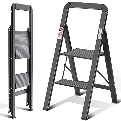 Kingrack Escalera de Tijera 2 Peldaños, Escalera de Tijera Plegable con Barandilla, Escalera Doméstica Antideslizante con Mecanismo Antiplegado, Taburete de Aluminio, Carga Máxima de 150 kg, Negro