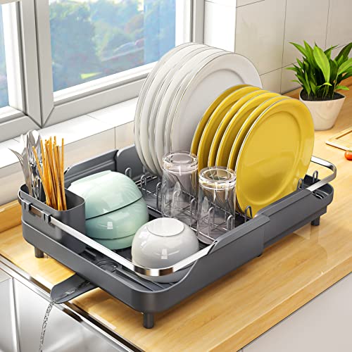 SAYZH Escurridor de Platos, Escurreplatos de Acero Inoxidable, Escurridor de Platos Extensible para Fregadero con Soporte para Vasos con Boquilla de Drenaje Automático para Encimera de Cocina(Gris)