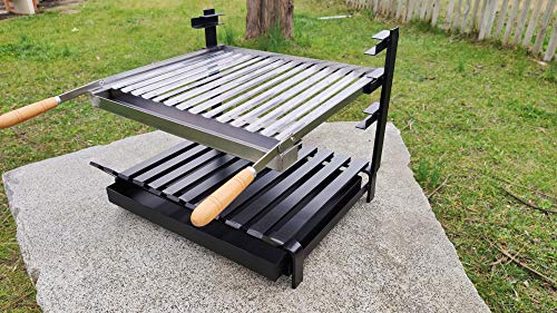 Parrilla Argentina Inox con Recoge-grasas para Barbacoas de Obra y Suelo de Chimenea | Asador Portátil de 3 Alturas con Cajón Recoge-cenizas | Para Carbón o Leña y sus medidas son 600x480x400mms